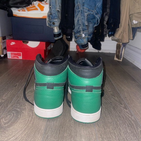 Pine Green Jordan 1s - Picture 3 of 3